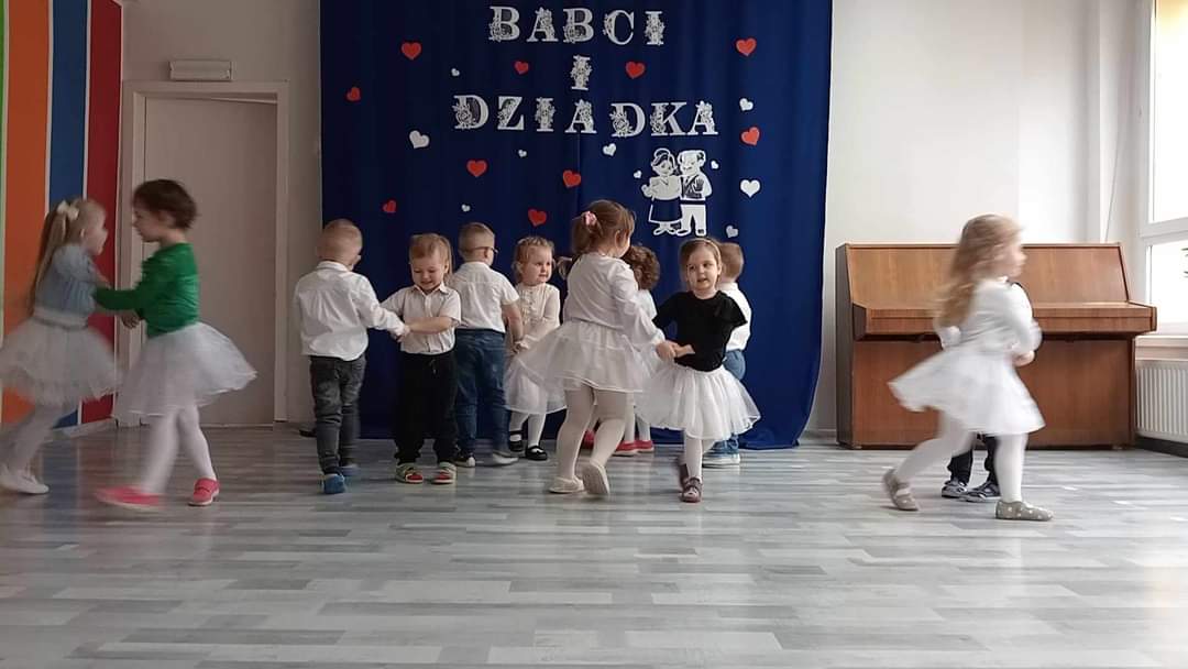 Dzień Babci i Dziadka w grupie Pszczółek