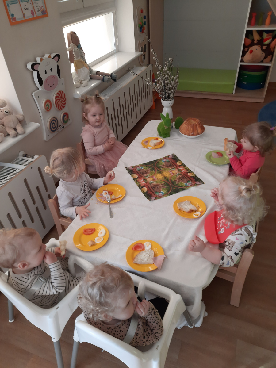 Uroczyste śniadanie wielkanocne żłobkowiczów